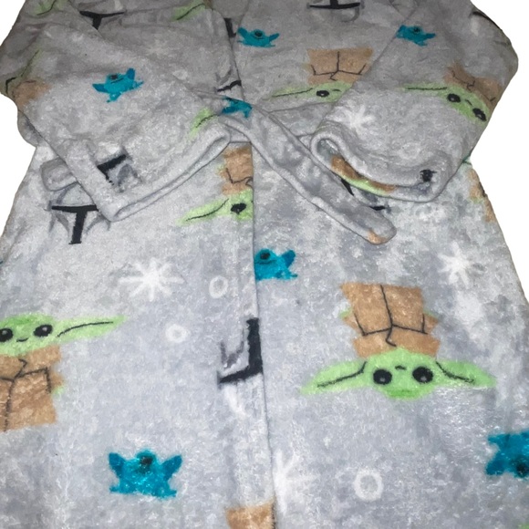 Star Wars Youth Fleece Robe Grey Green Baby Yoda Size 8 ( M) Unisex Soft Warm - Picture 3 of 4
